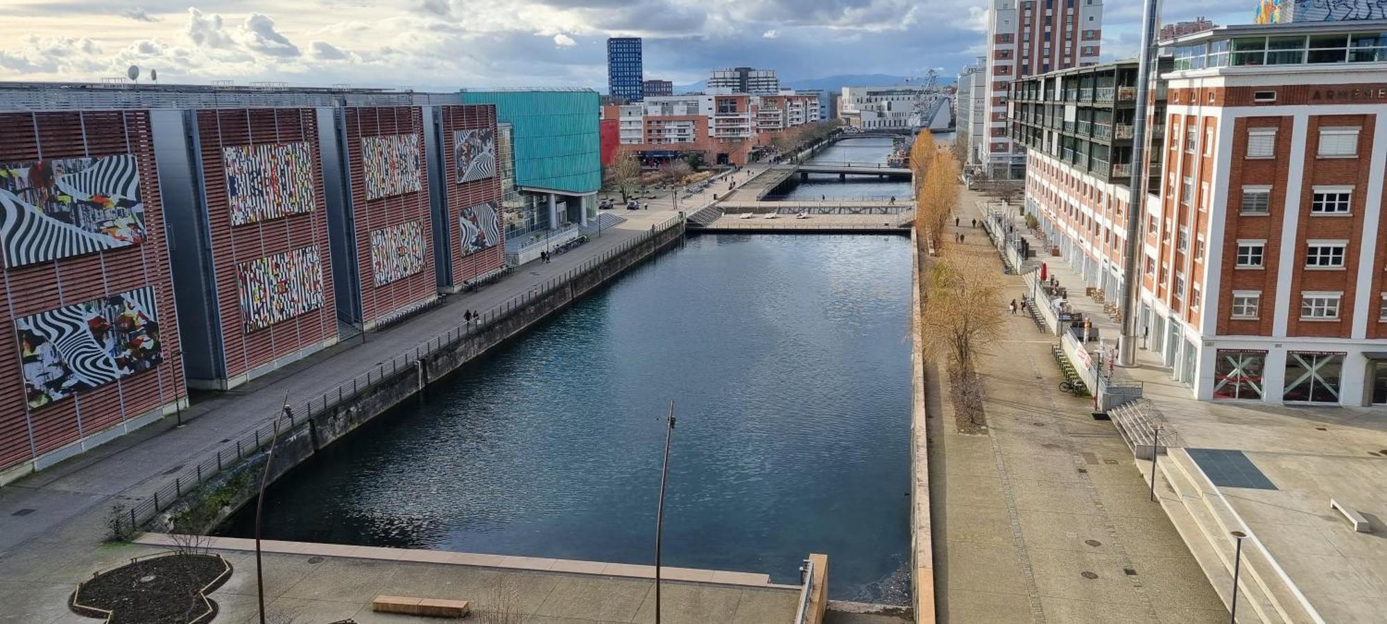 Appartement Bel Contemporain Avec Terrasse Climatisation Et Parking Payant En Option Strasbourg