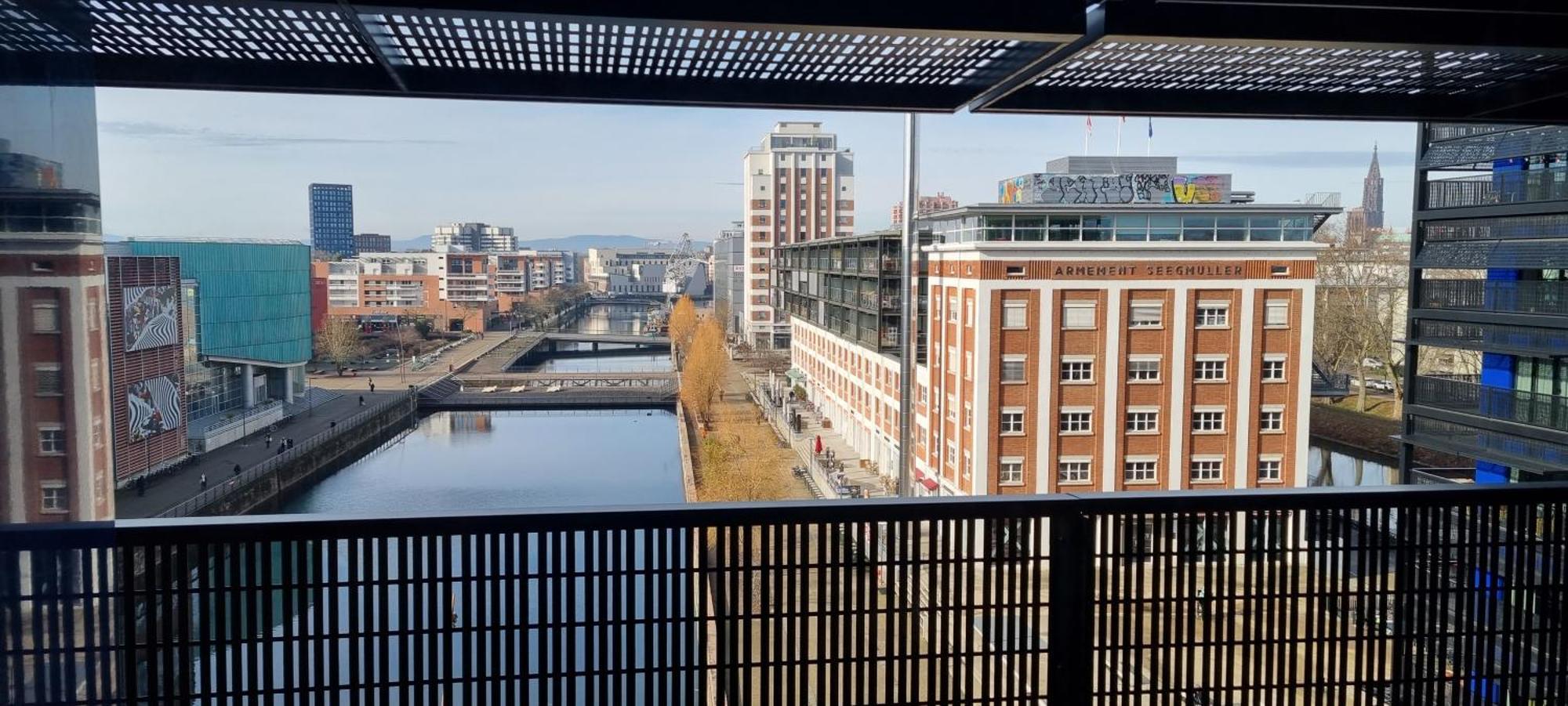 Bel Contemporain Avec Terrasse Climatisation Et Parking Payant En Option Appartement